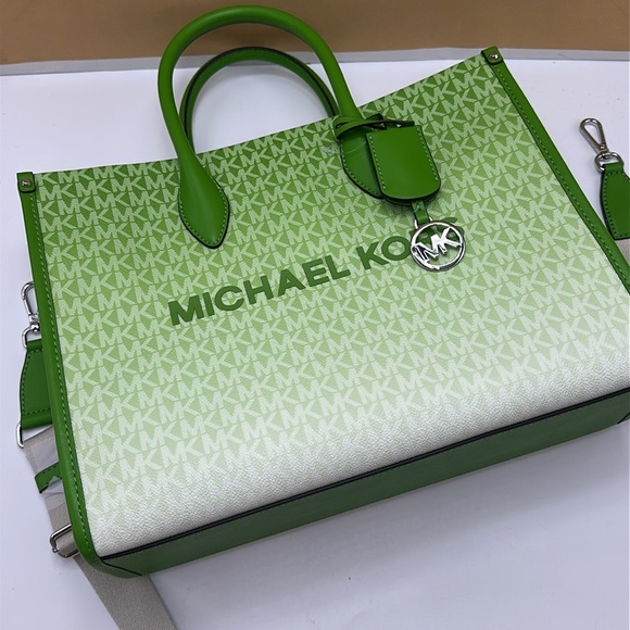 Michael Kors Mirella Small Ombré Signature Logo Crossbody Bag
COLOR JUNGLE
NWT - Picture 10 of 15
